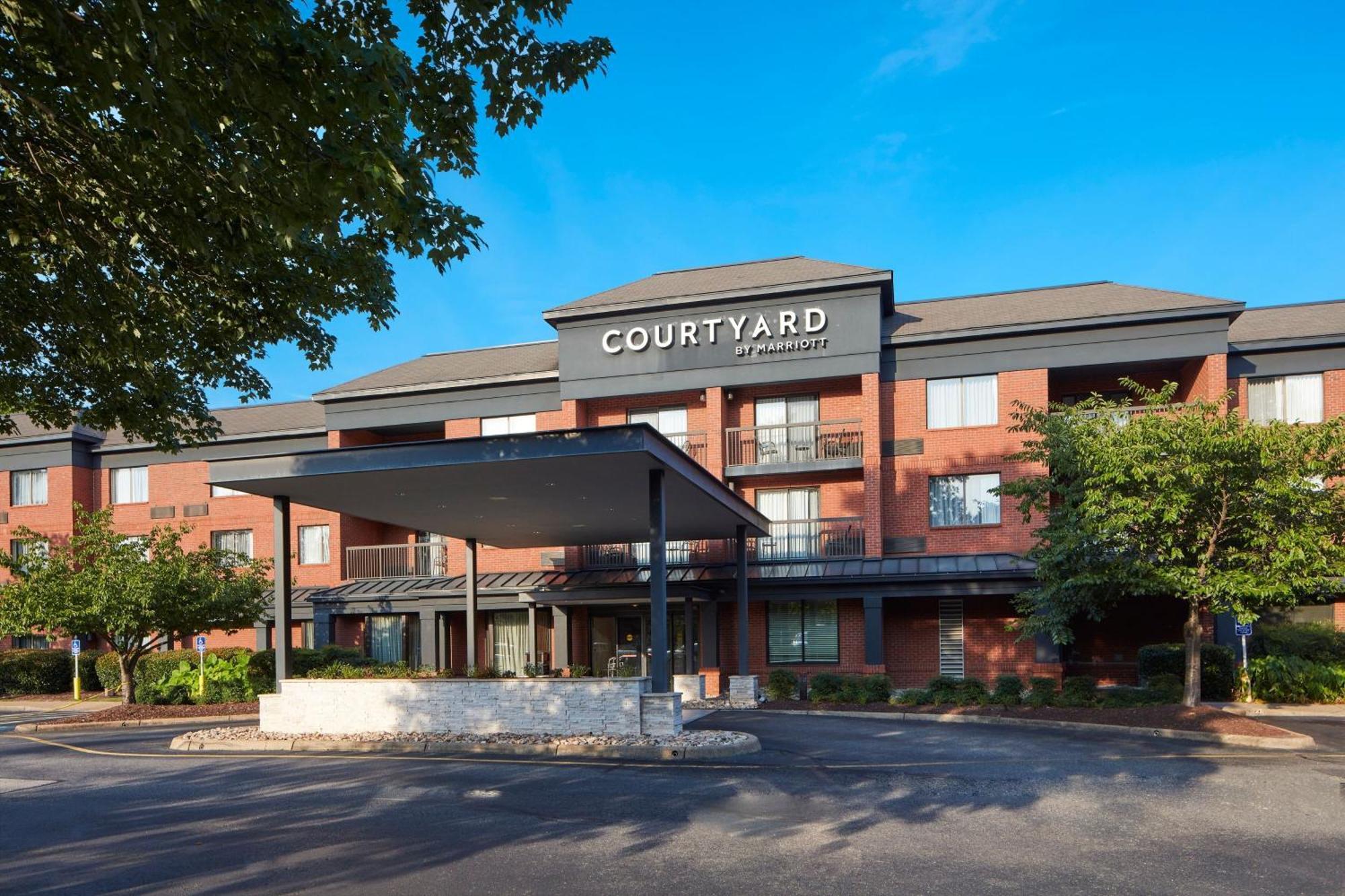 Отель Courtyard Newport News Yorktown Экстерьер фото