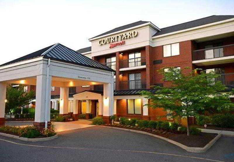 Отель Courtyard Newport News Yorktown Экстерьер фото