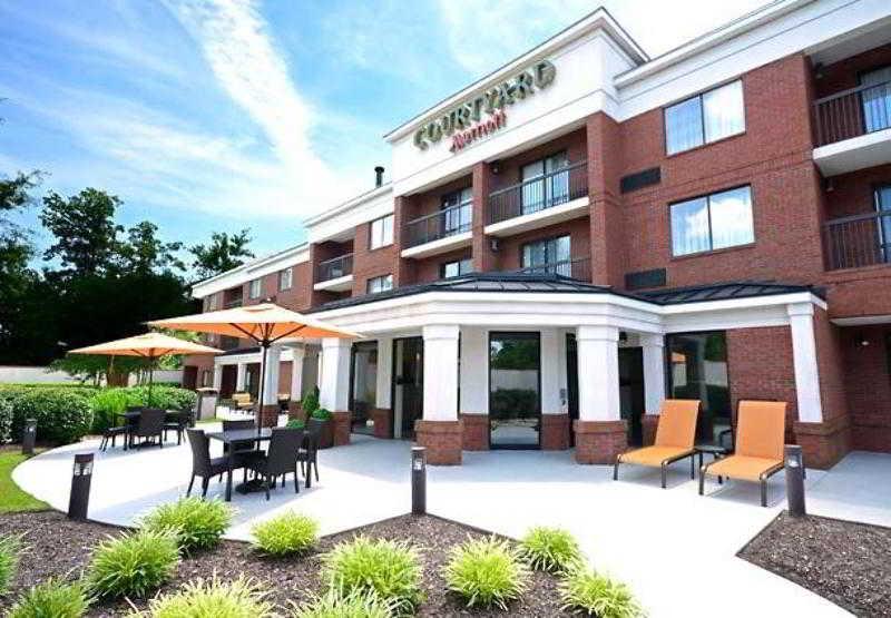 Отель Courtyard Newport News Yorktown Экстерьер фото