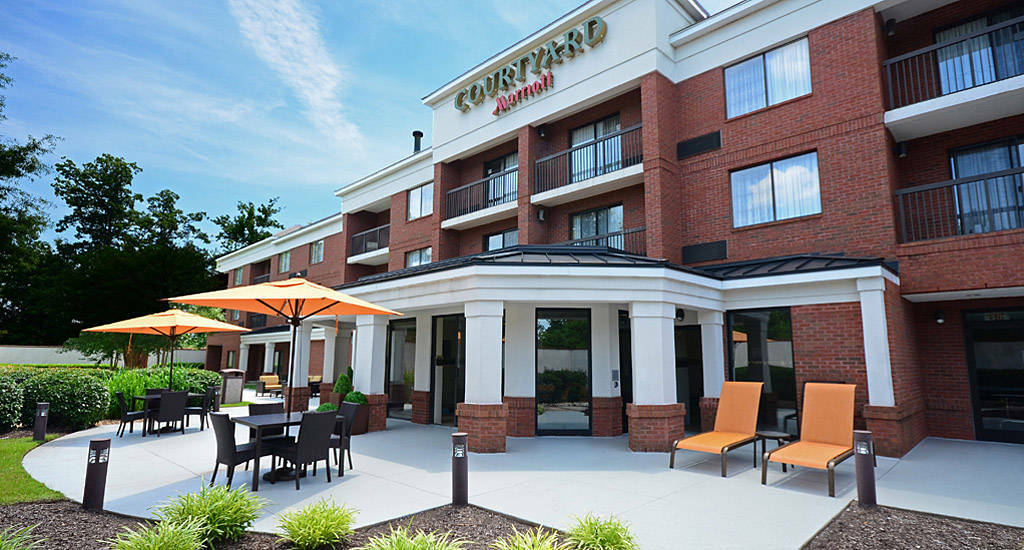 Отель Courtyard Newport News Yorktown Экстерьер фото